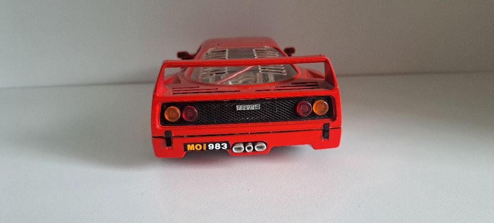 Machetă Ferrari F40 (1987) – Bburago, scara 1:18, Made in Italy
