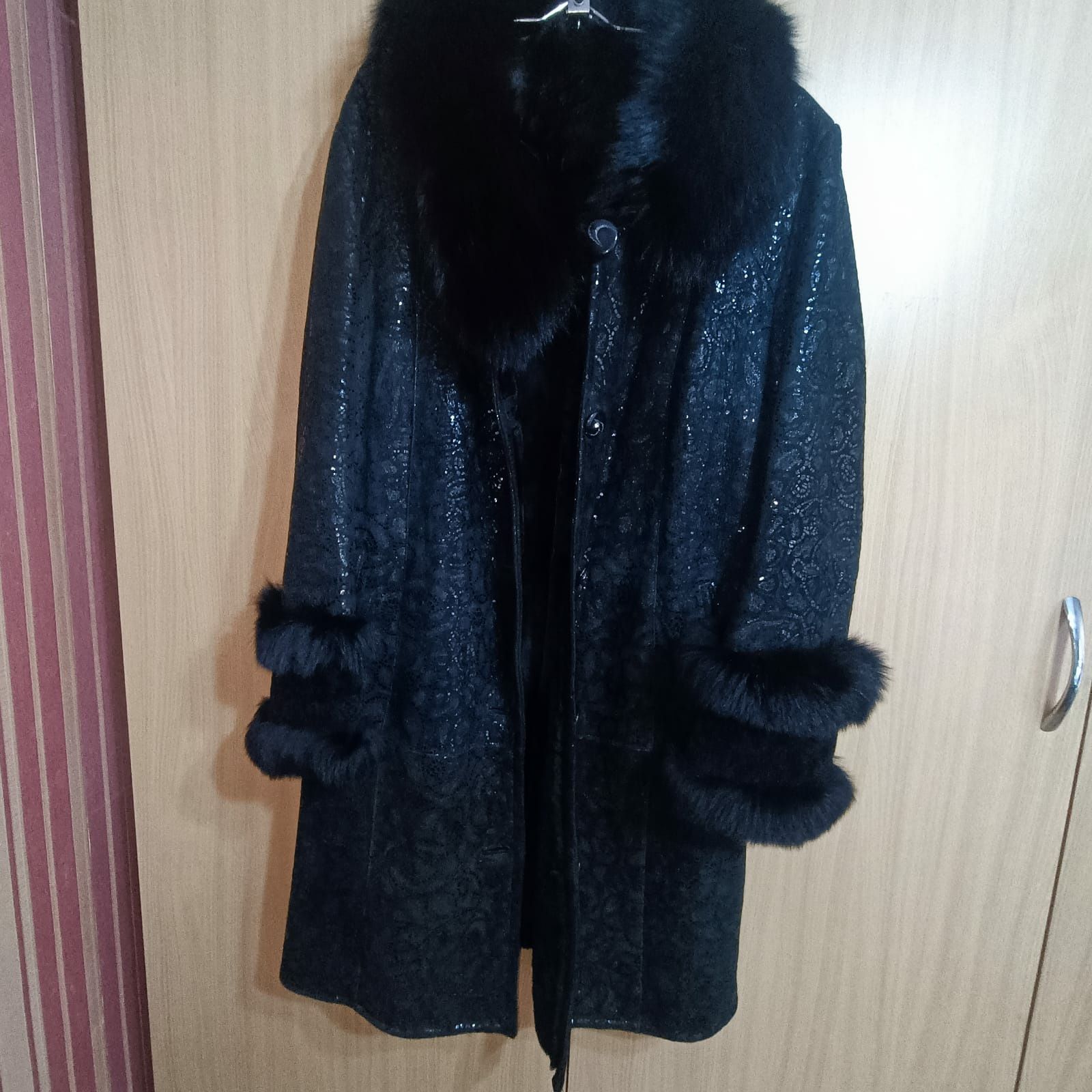 Продам женские вещи. Натуральную Турецкую дублёнку,куртку и пиджак