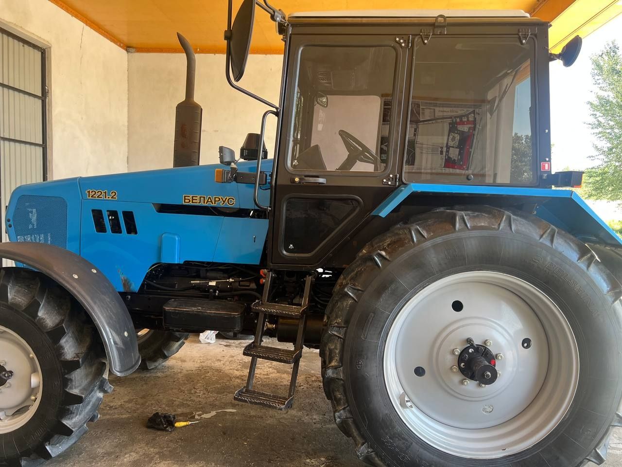 Traktor Belarus 1221