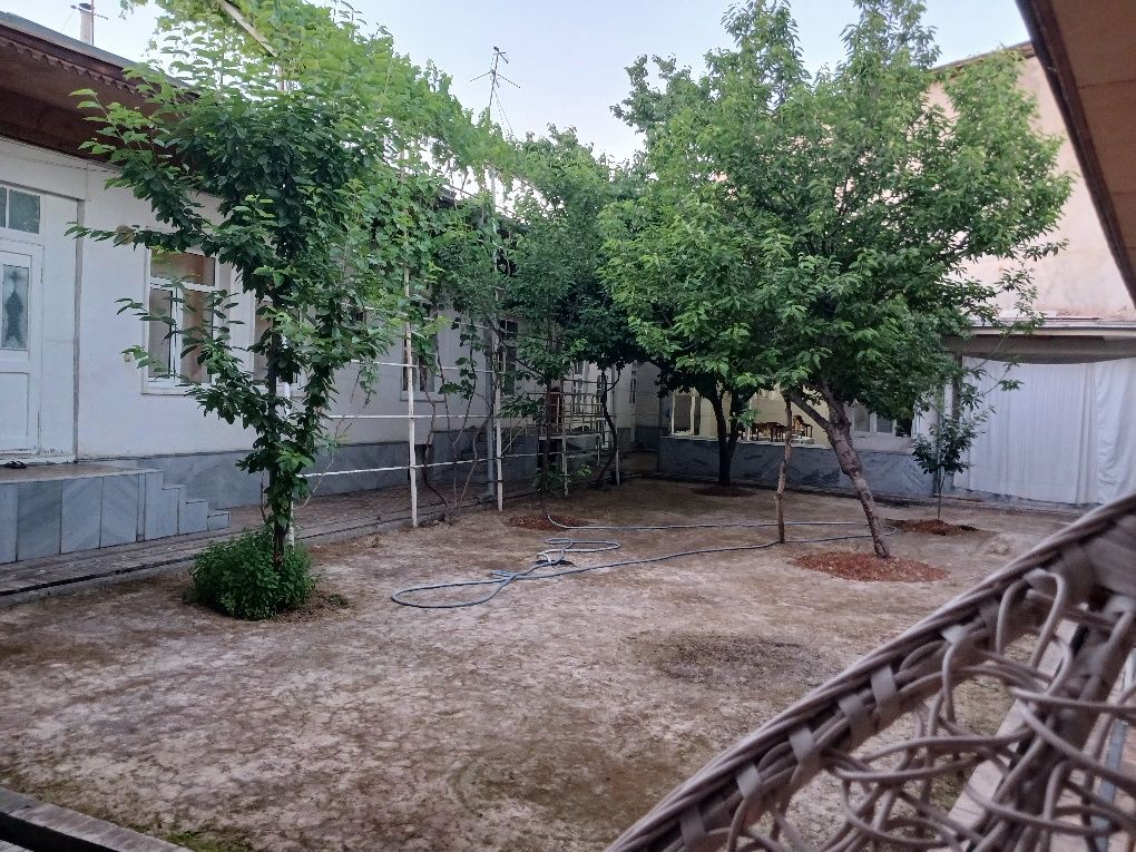 Uchtepa tumani Aziz ota masjidi oldida hovli sotiladi