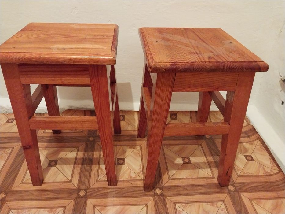 Табуретка лакированный