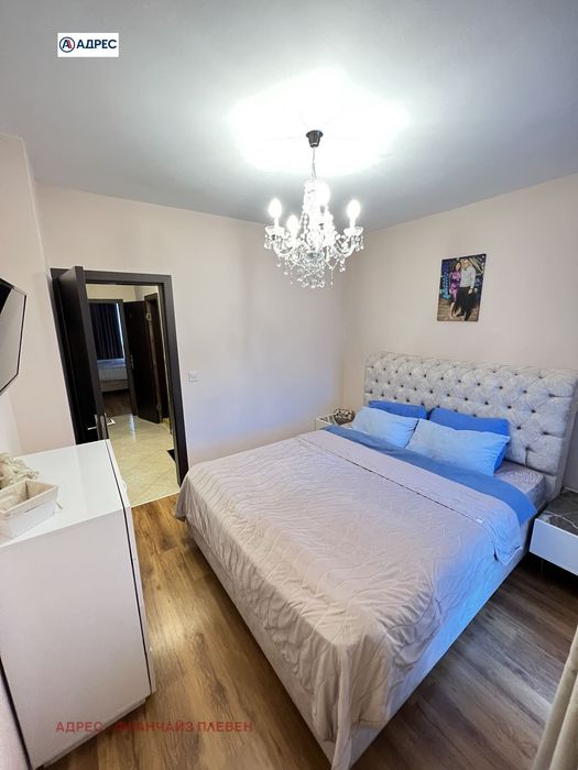 Продава се Тристаен апартамент в Плевен, Идеален център - 100 кв.м за 2000 €/кв.м - Снимка #4