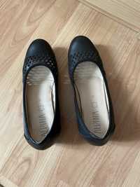 Pantofi perforați din piele neagra