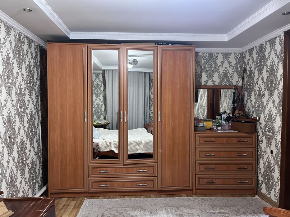 Продам шкаф и комод настоящее дерево , в отличном состоянии