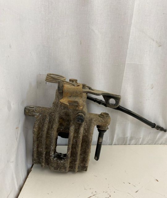 Etrier  dreapta spate Volkswagen VW Passat B5