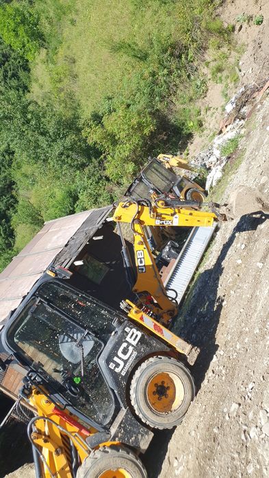 Buldoexcavator jcb 1cx de închiriat-bobcat-excavator