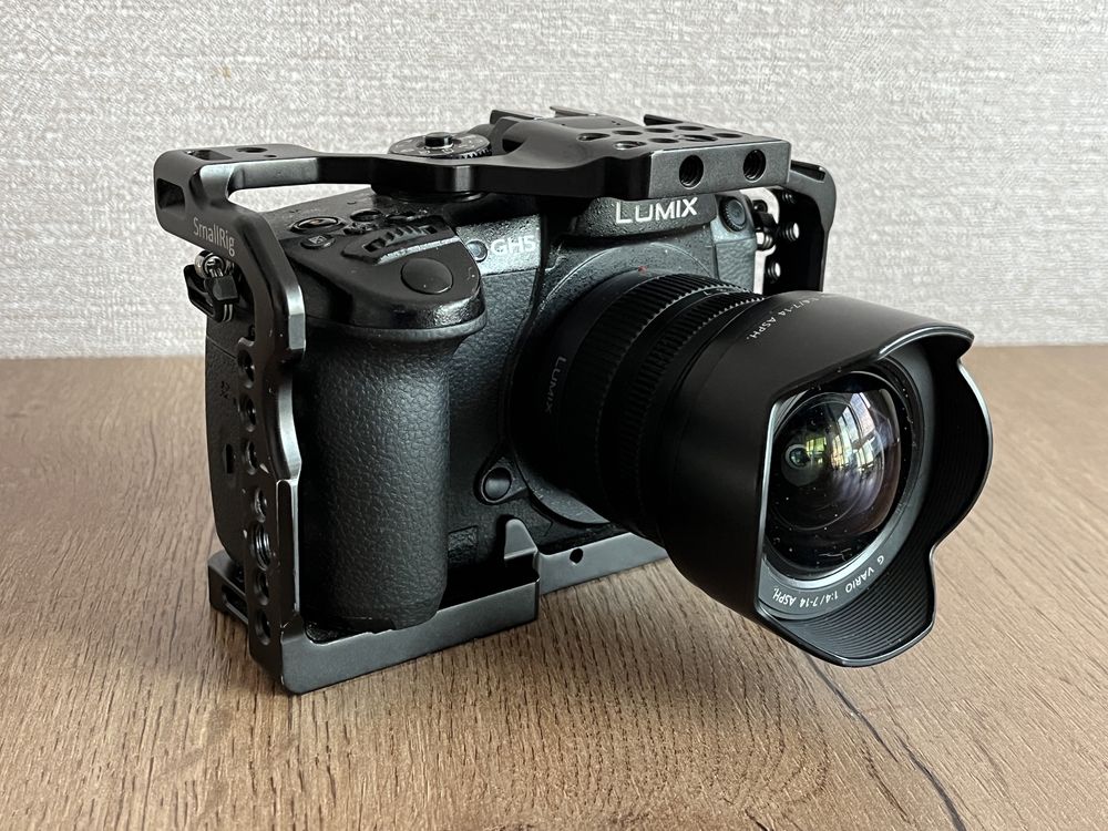 Panasonic GH5 + Lumix 7-14mm