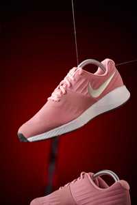 Nike star runner (gs) Femei
Marimea : 39