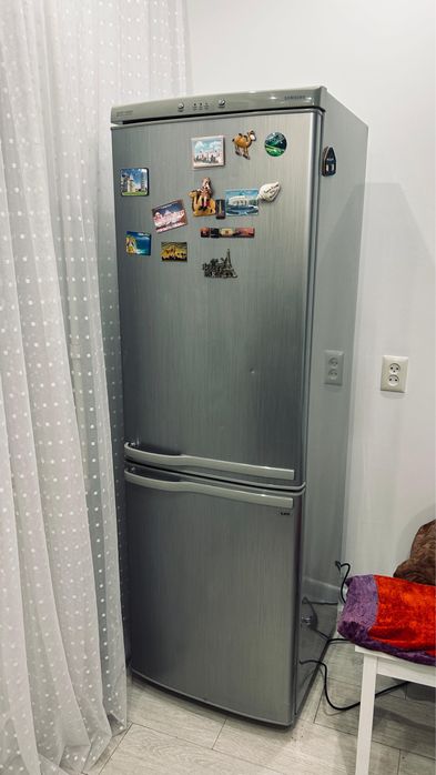 Продается холодильник на запчати, на ремонт