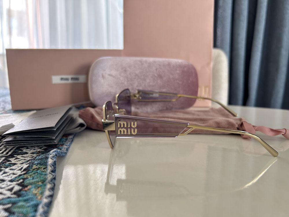 Дамски слънчеви очила MIU MIU