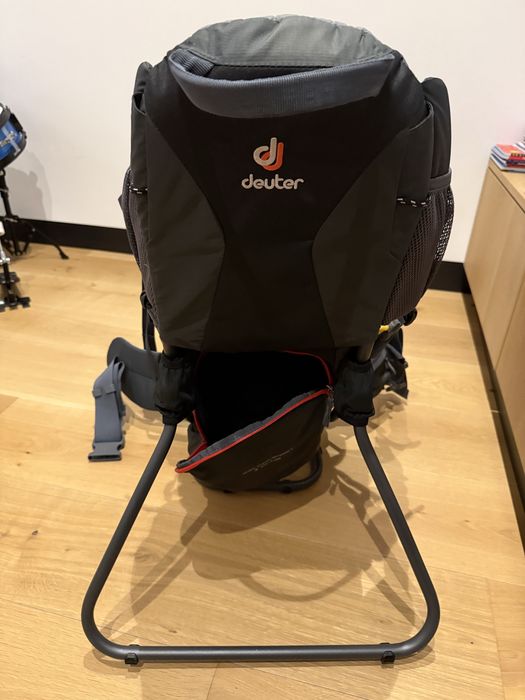 Rucsac drumetii pentru carat copilul Deuter