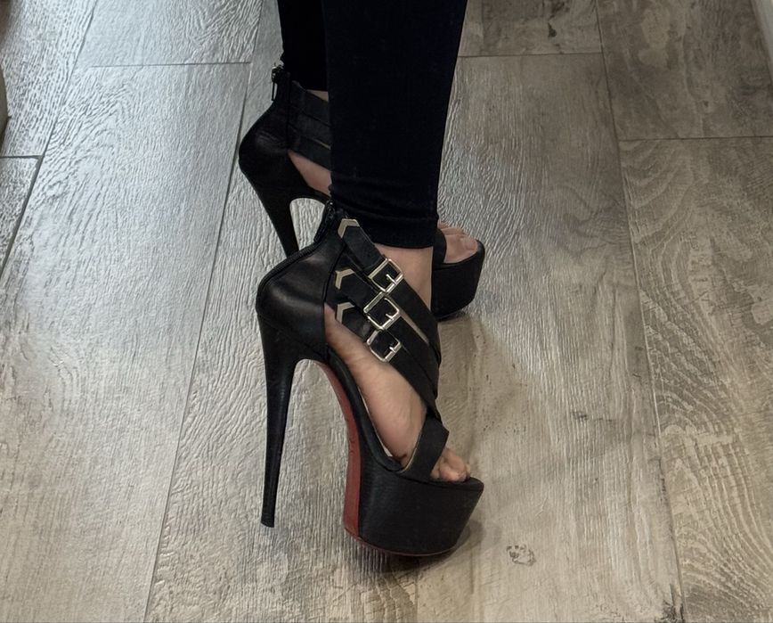 Продам туфли Christian Louboutin