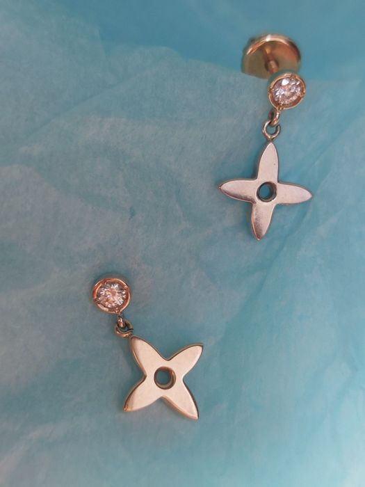 Продам золотые серьги под известный бренд LV