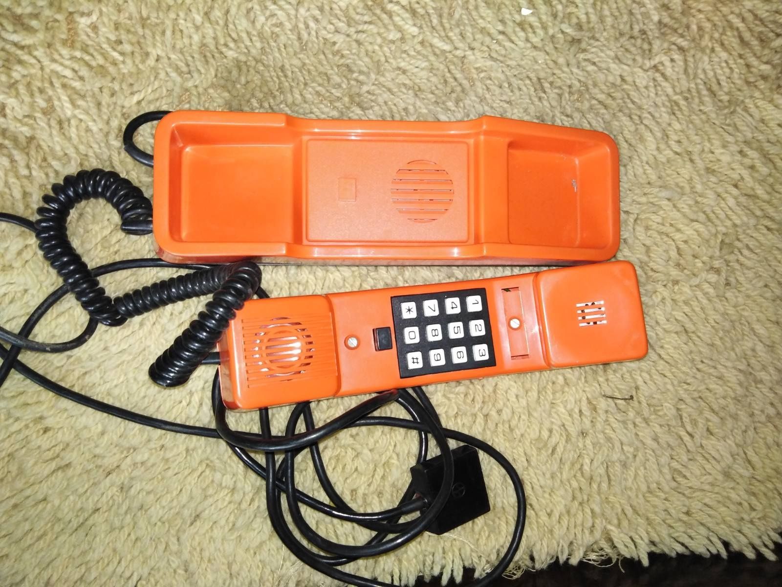 Стари телефони и домофон