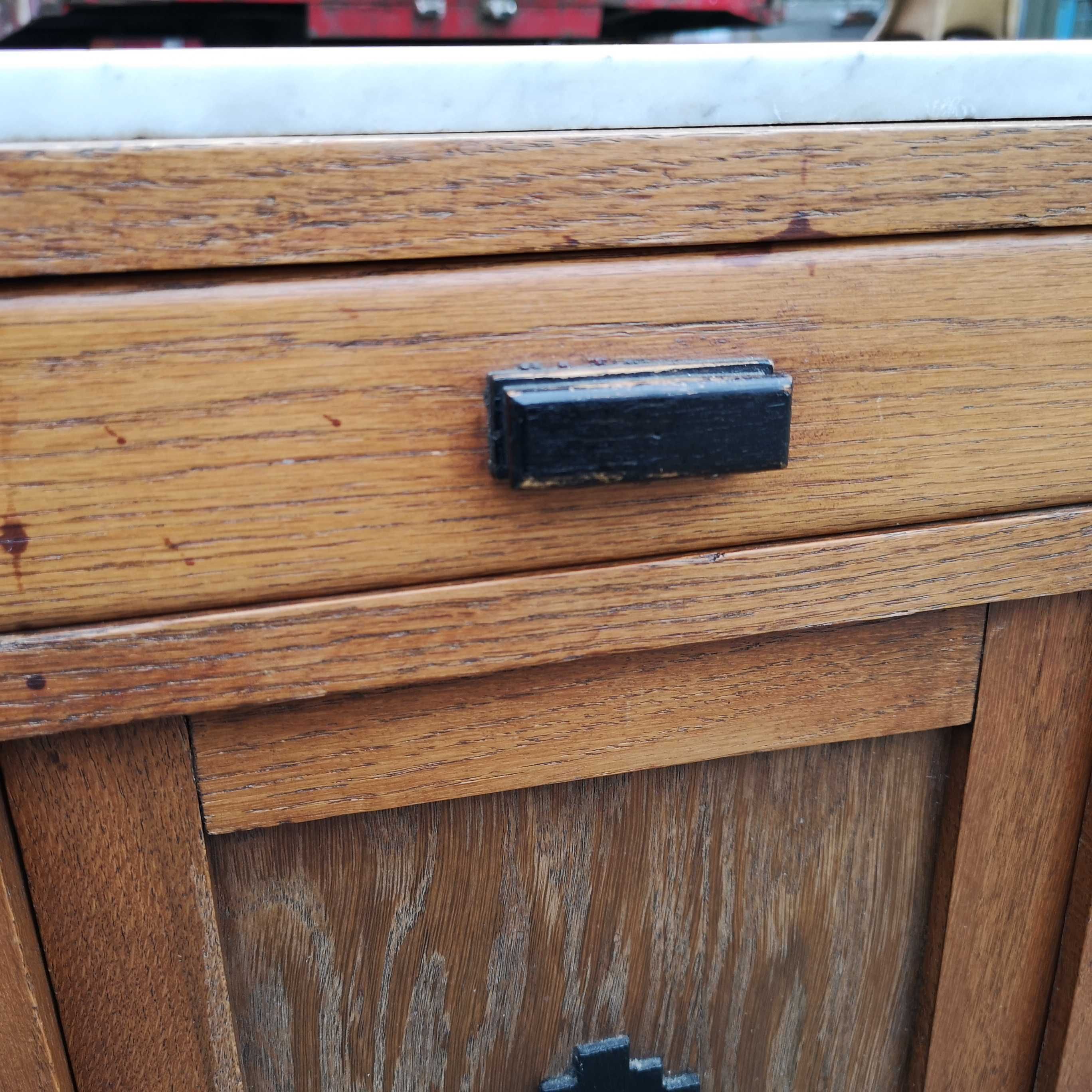 Уникално ръчно изработено шкафче с мраморен плот