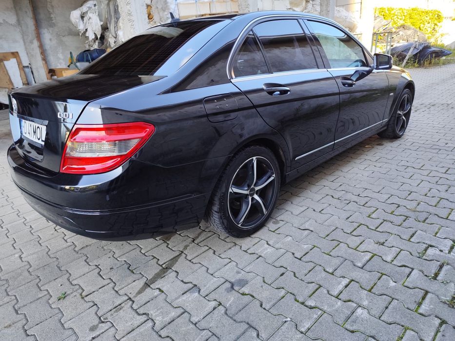 Vând Mercedes C200 diesel berlină.