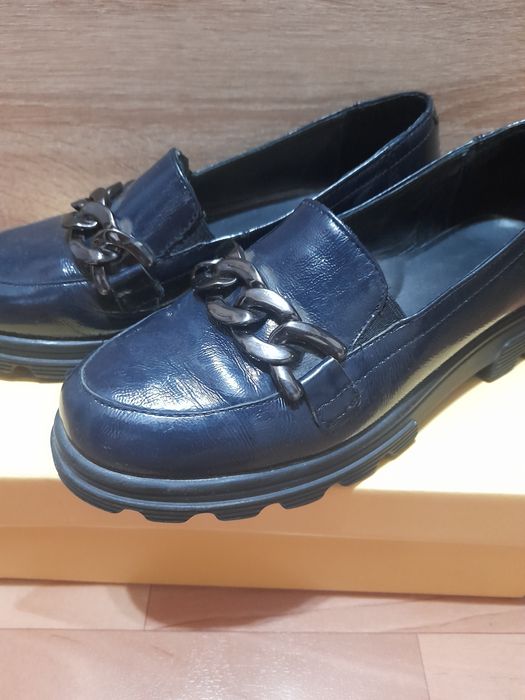 Продам лоферы лакированные, натуральная кожа