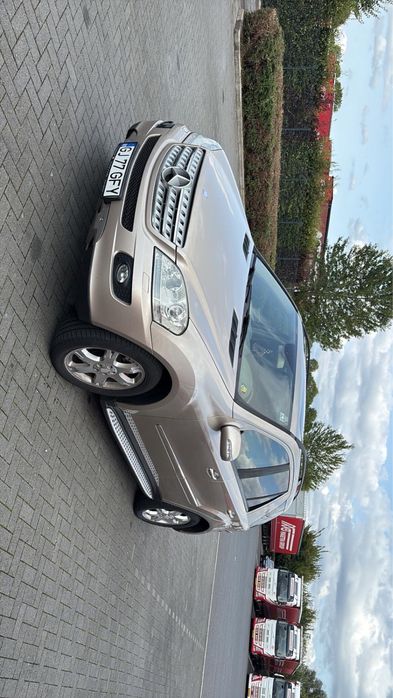Mercedes ML 320.