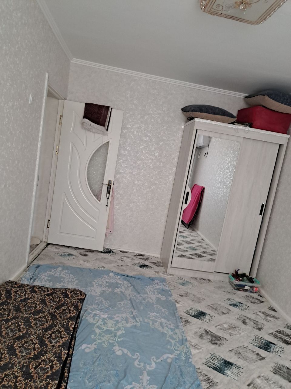 Срочно продаётся квартира возле Рисавого базара . Бакалея .
