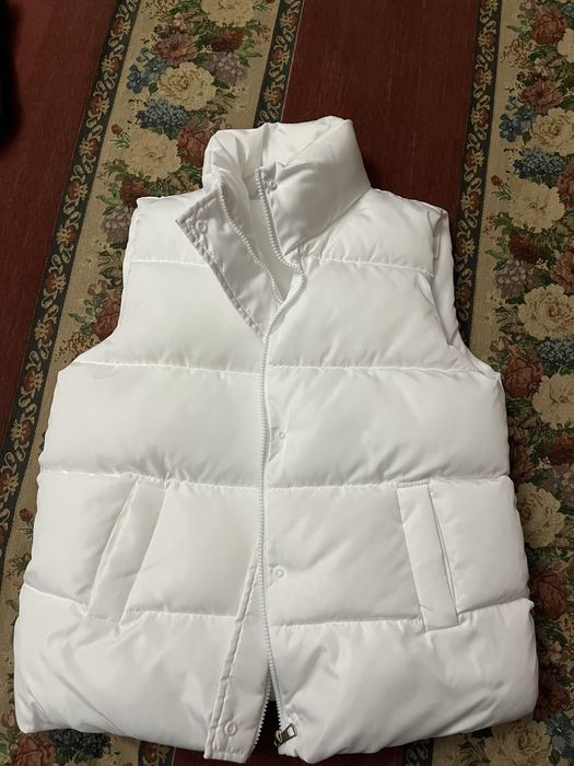 жилетка белая  новая
