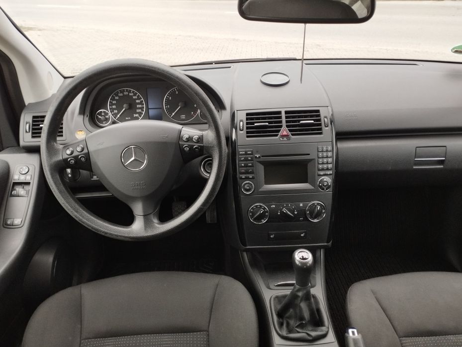 Vând Mercedes Benz clasa A 150,1.4 benzina ( consum mic),anul 2010
