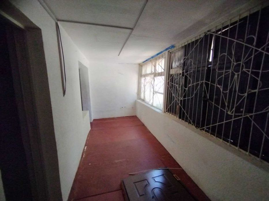 Аренда. Йул юзида бозор ёнида 65м2. Атиги 600 у.е.. Нежилое проходняк