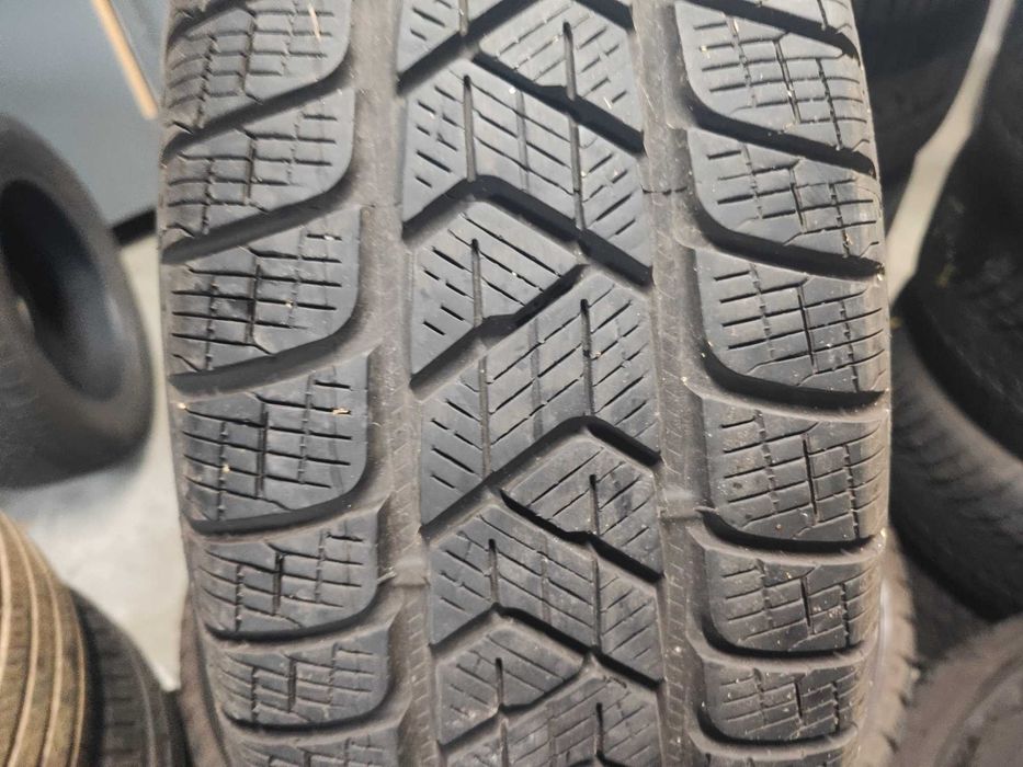 4бр. зимни гуми 215/70/16 Pirelli