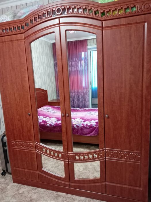Продам спальный гарнитур