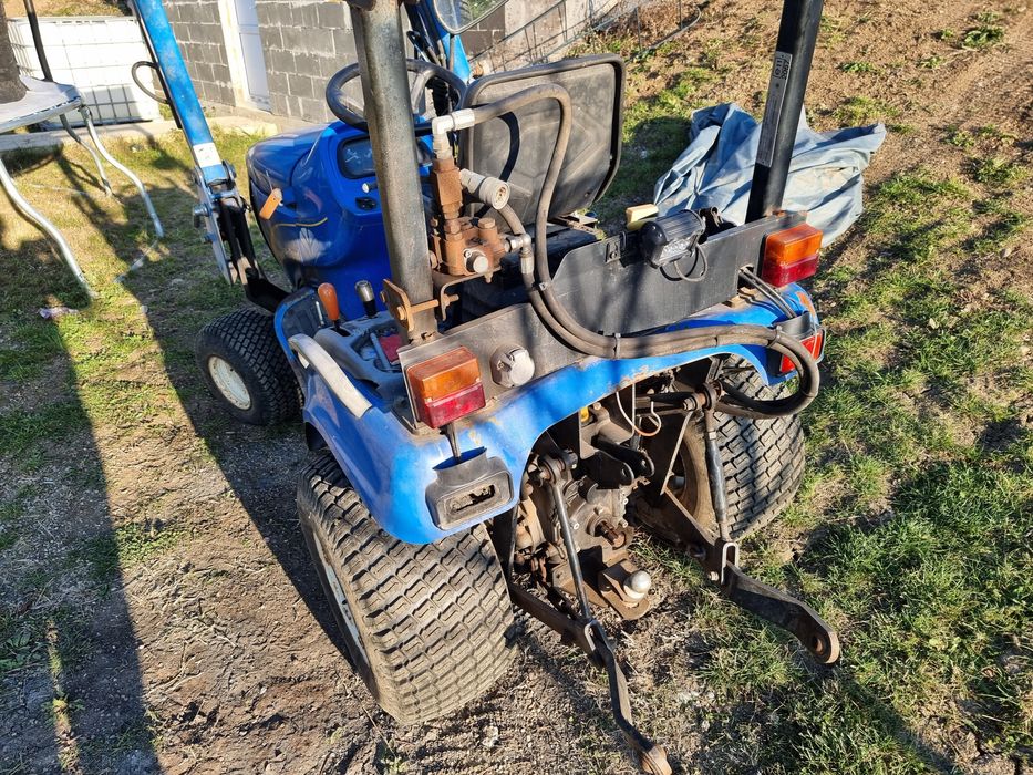 Tractor New Holland tz21d 21 de cai