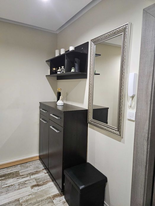 Продавам шкаф ,етажерка и огледало