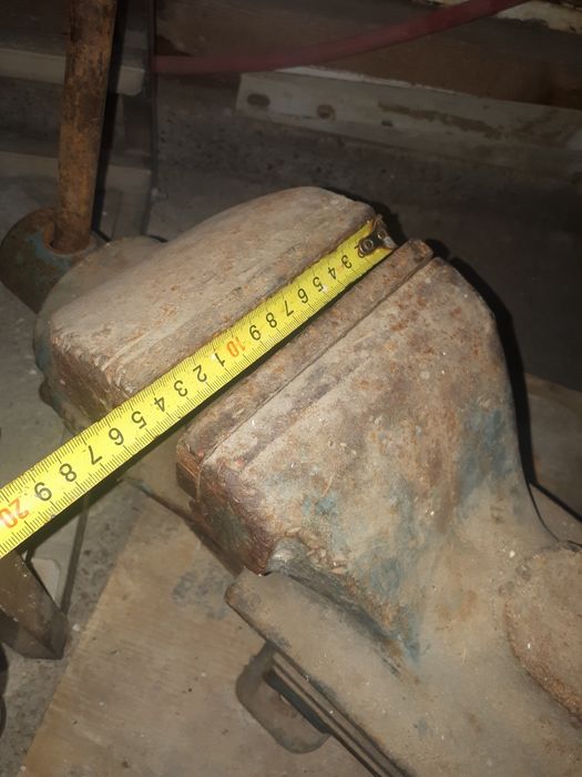 Vînd menghina mare de 150 stare bună la suma de 680lei vînd menghina