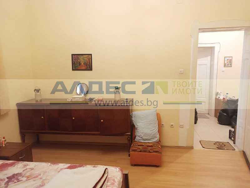 Дава се под наем Тристаен апартамент в София, Център - 125 кв.м за 750 € - Снимка #8