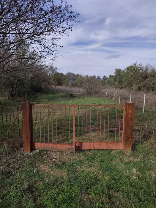 Продава парцел с отлична локация в района на Солун