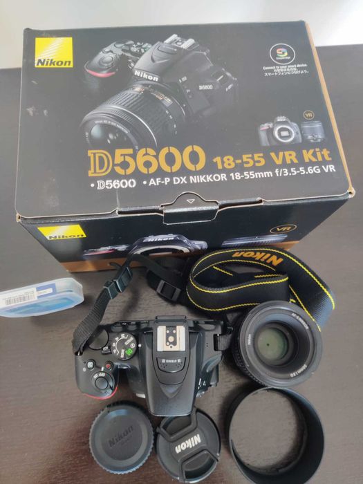 Nikon D5600, 2 obiective, tripod, geanta