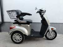 Cărucior scuter electric persoane cu dizabilități