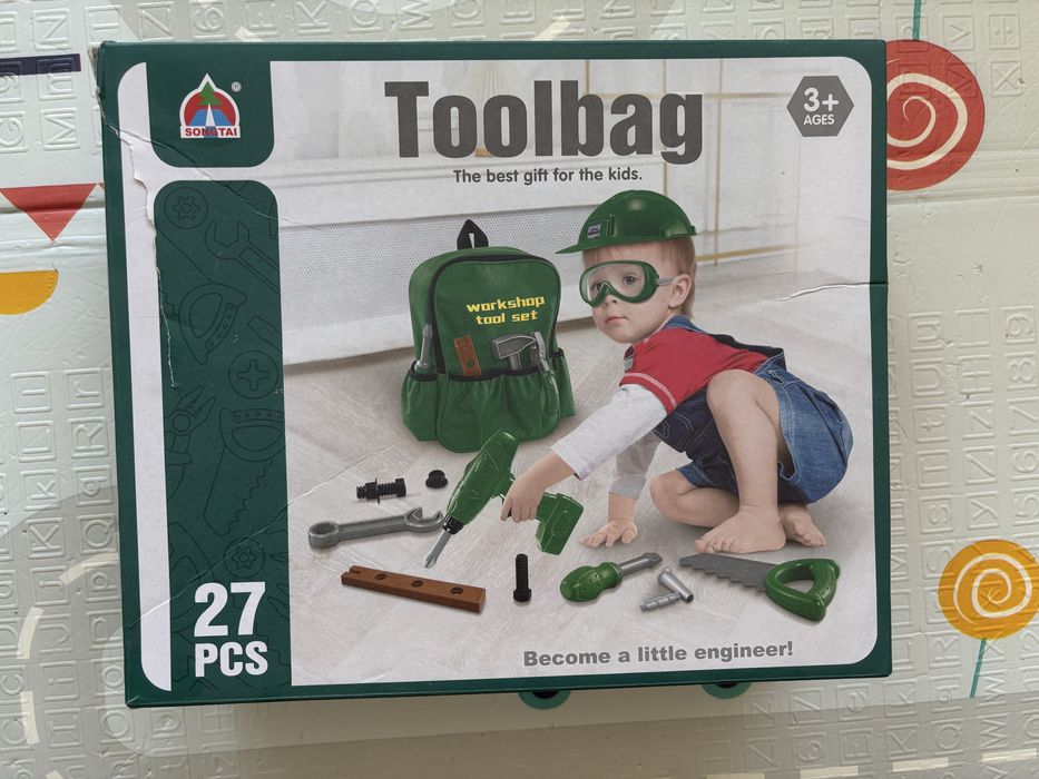 Детски инструменти в ранцица с каска Tool Bag 27ч.