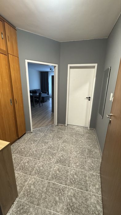 Двустаен апартамент под наем с гараж в Младост 1