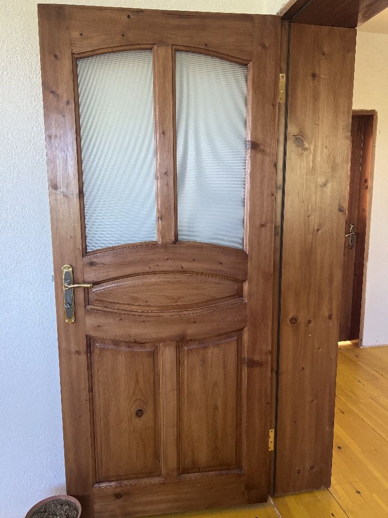 Продавам дървени врати