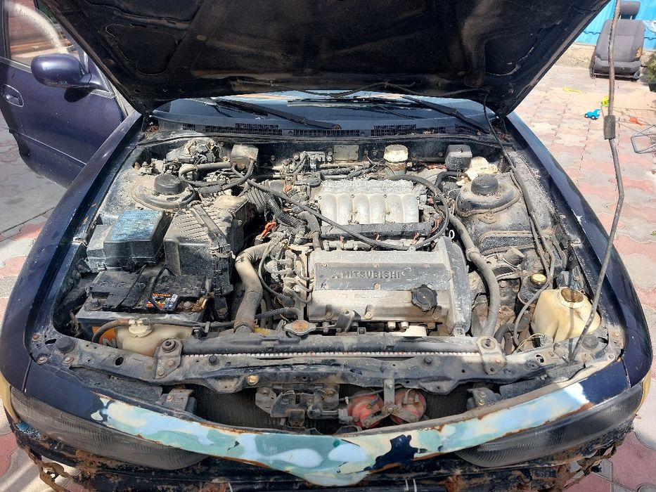 Запчасти на митсубиси галант  дутый 93-96г.