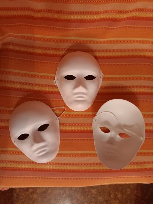 Продаю новые белые маски на всё лицо
