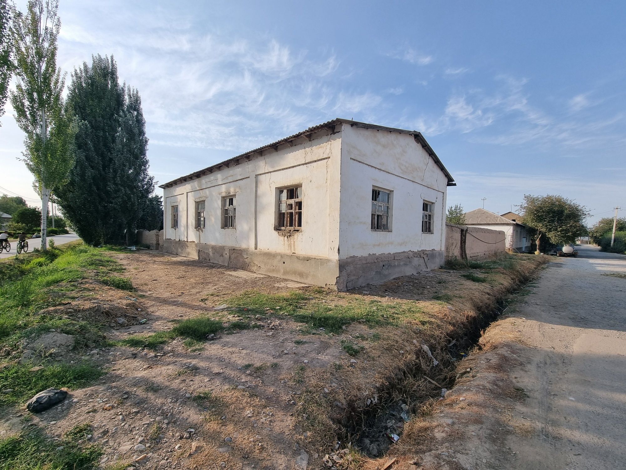 Uchastka sotiladi yer narxida