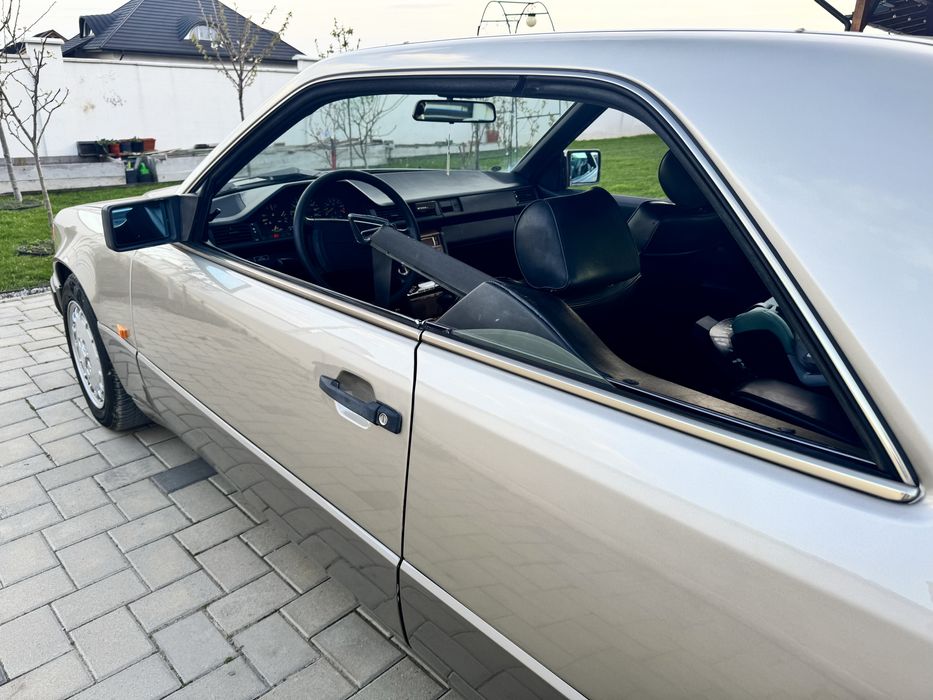 Mercedes w124 coupe / vehicul istoric / AC / piele / pilot automat