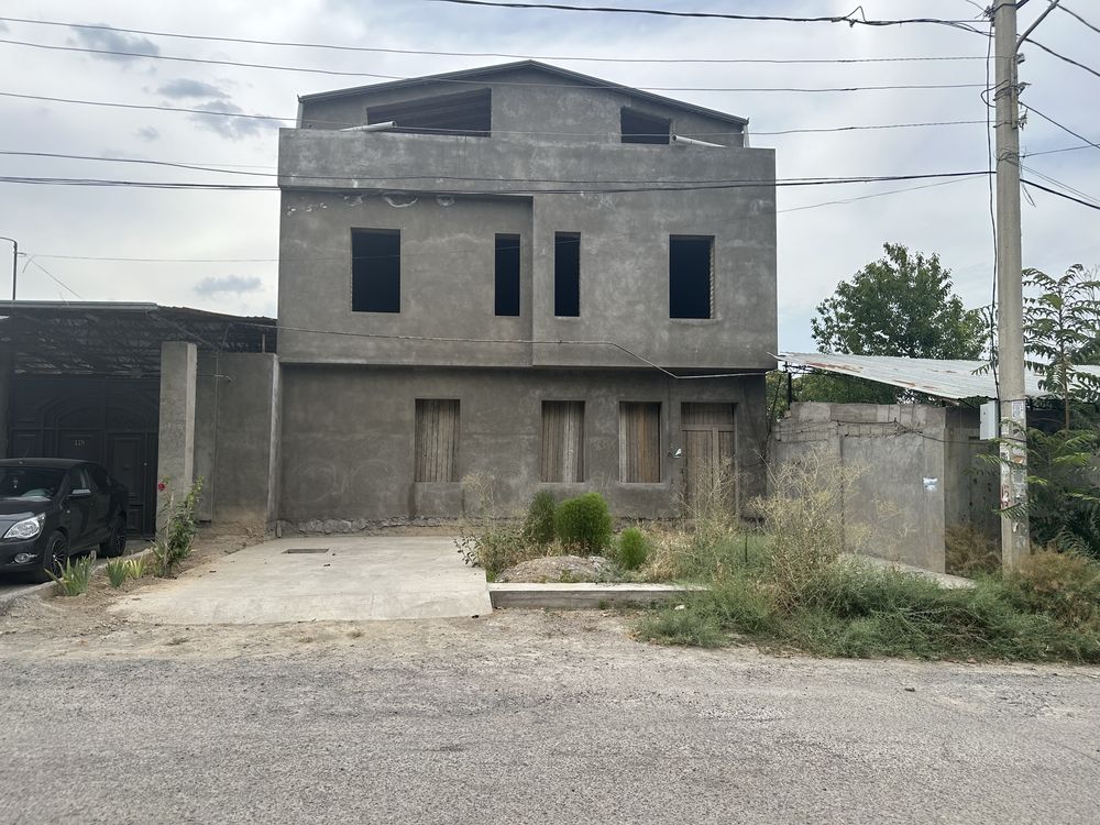 Ттз Греческий городок продается дом коробка 2 соток в стиле Таун Хаус