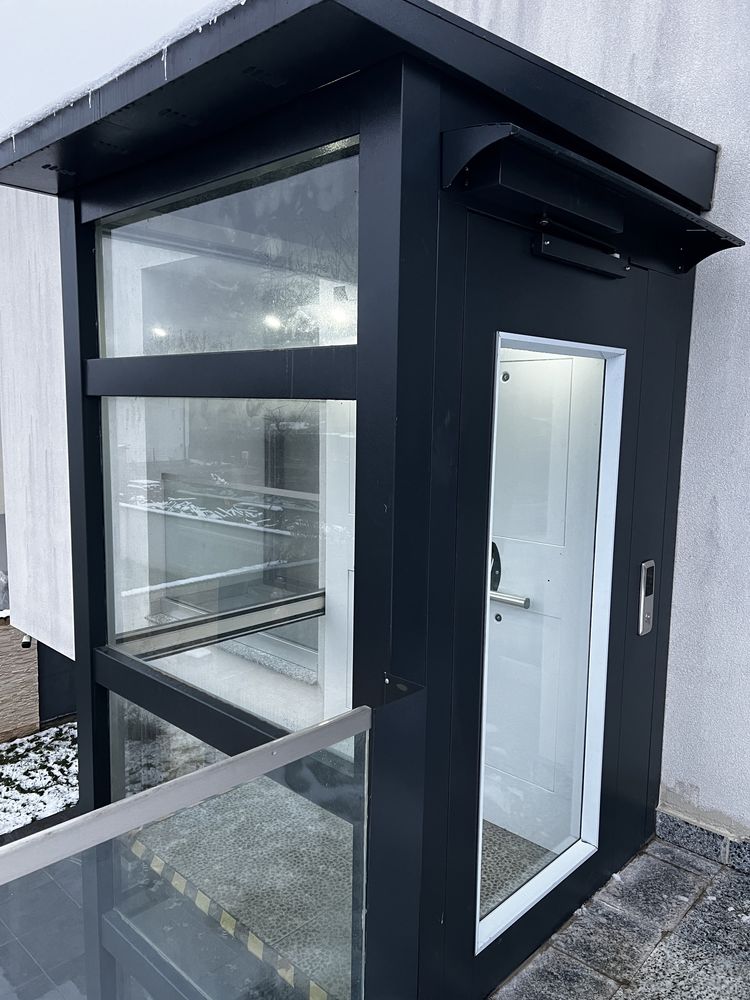 Lift - Ascensor exterior pentru persoane cu handicap sau dizabilitati