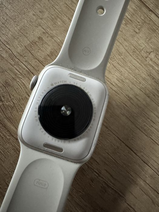 apple watch se 2024