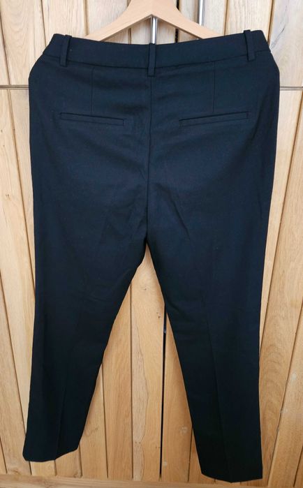 Панталон в черен цвят на марката H&M в рамер 38, официален