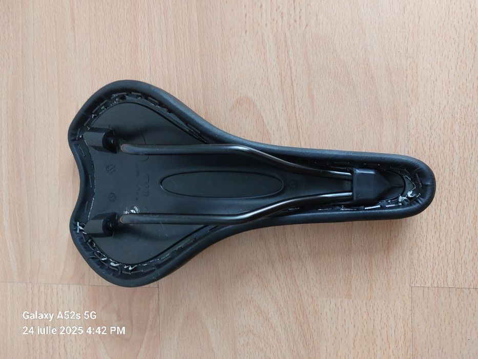 Vând șa și husă șa bicicletă (produse noi)