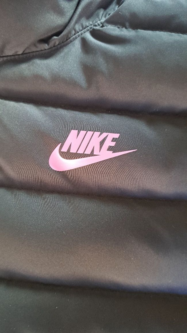 Оригинално яке Nike, чисто ново