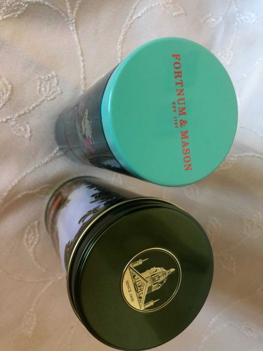 Метални кутии за бисквити Harrods и Fortnum & Mason, нови, празни