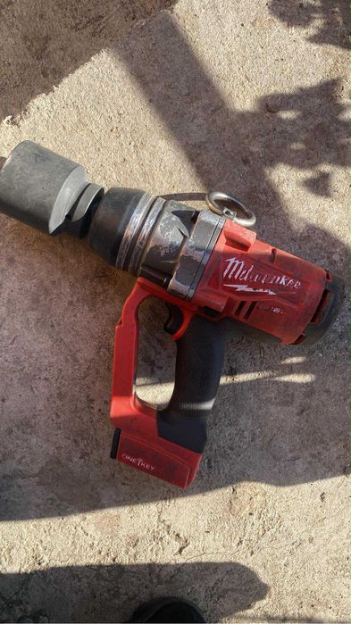 Vând masina de înșurubat cu impact